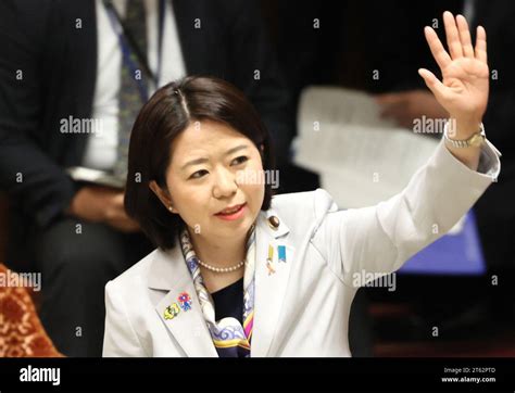 tokyo japan 8th nov 2023 japanese world expo ministedr hanako jimi raises her hand to answer