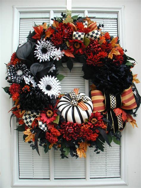 Pin By Melba Wells On Halloween Elegant Halloween Decor Door Wreaths