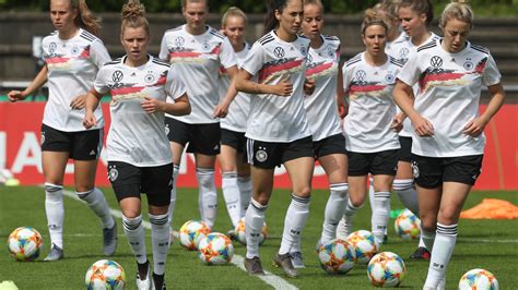 Wm In Frankreich Fußball Weltmeisterschaft Der Frauen Kader Und Ziele