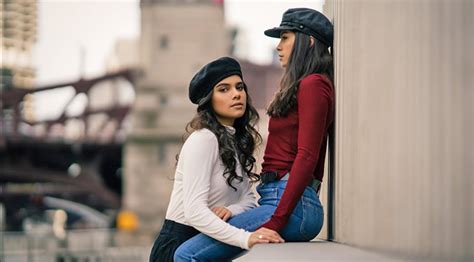 How To Photograph 2 Models Together With These Outdoor Portrait Tips