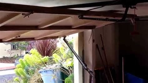 Top Of Garage Door Not Sealing - How To Seal Garage Door Gaps