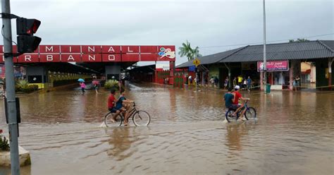 G Chuva Inunda Ruas Transborda Canal E Agrava Situa O Em Rio