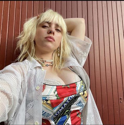 I Want To Suck And Play With Billie Eilish’s Boobs With Buds R Celebjobuds