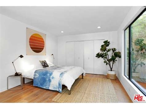 Check out these 42 minimalist bedrooms for some sleek personal space inspiration. Steal this minimalist bedroom inspiration | @offbeathome