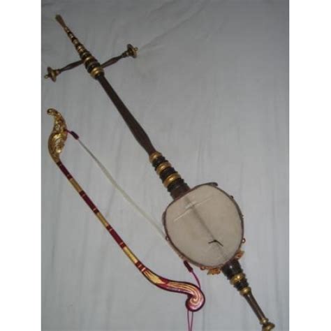 Mungkin bentuk dan fungsinya sama, namun ini. Rebab adalah alat musik tradisional jawa barat yang dimainkan dengan cara menggesek dua buah ...