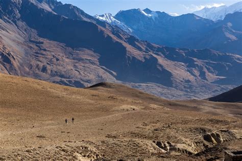 Senderismo En Las Montañas Del Himalaya Lower Mustang Nepal Foto