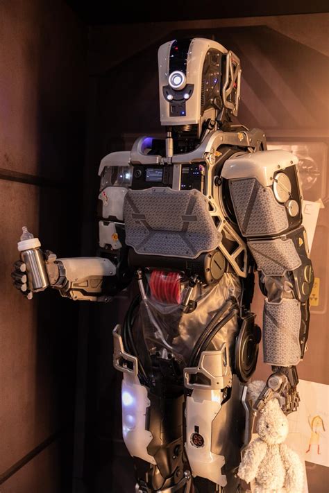 His feature debut i am mother (streaming on netflix) proposes a machine with humanity's perseverance at heart. Weta Workshop on Twitter: "We designed & built the robot ...