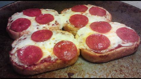 Garlic Bread Pizza Recipe Cheese And Pepperoni Poormansgourmet