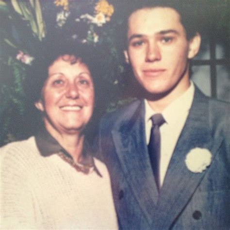 Viúva do cantor e perfil oficial do santos também publicaram homenagens. Sonia Abrão mostra Chorão em seu 1º casamento - Notícias ...