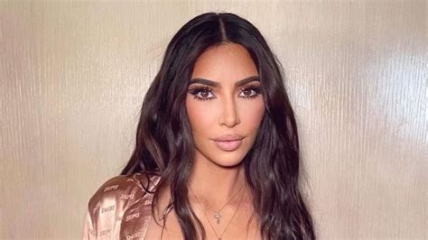 kim kardashian denies promoting unrealistic beauty standards sqandal