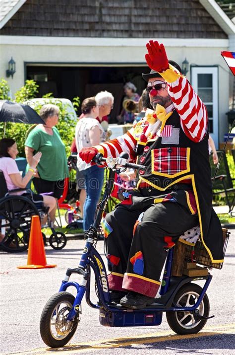 Clown With Bicycle Horn Stock Image Image Of Performance 16988087
