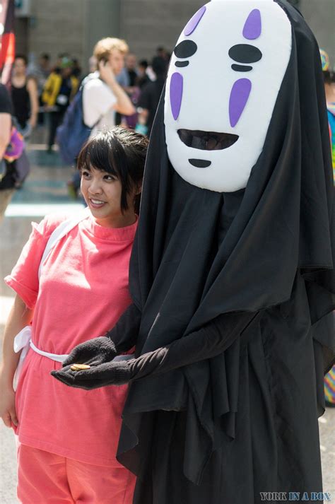 Chihiro And No Face From Spirited Away Cosplay Best Cosplay Amazing Cosplay Cosplay Costumes