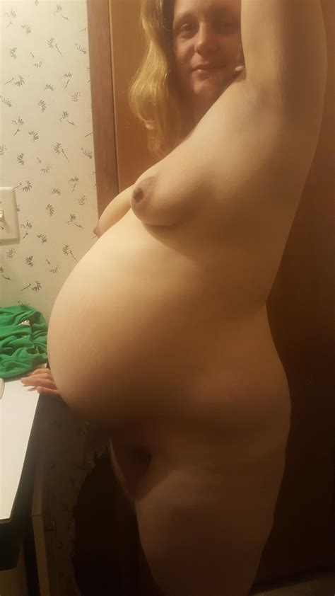 Weeks Pregnant And Nude