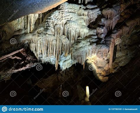 Buchan Caves Stalactites And Stalagmites Stock Image Image Of Parks