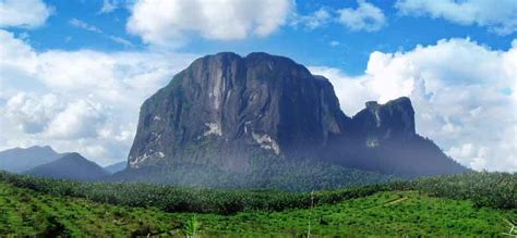 7 Fakta Menarik Bukit Kelam Batu Terbesar Di Dunia Borneo Channel