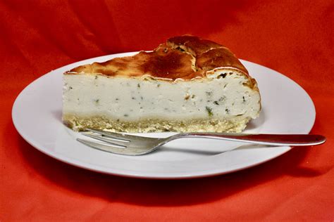 Vanillezucker oder 1 el selbstgemachter 1 ei 400g mehl typ 405 1 päck. Pikanter Kräuter-Kuchen mit Käse und Quark - Nudelheissundhos