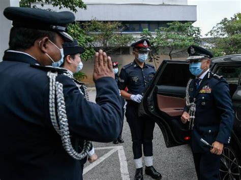 Timbalan ketua polis selangor, datuk arjunaidi mohamed mengesahkan empat penjenayah ditembak mati adalah dari gang samun bertopeng. Saiful Azly dilantik Ketua Polis Kuala Lumpur