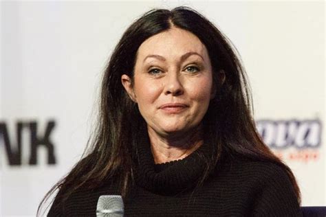 Fighting For Her Life Cancer Stricken Shannen Doherty Looks Tired