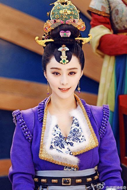 The empress of china çin tarihinde i̇mparator olarak hükmetmiş tek kadın olan wu zetian'ın 7 ve 8.yüzyıldaki tang hanedanlığına dayanan olaylarını konu almaktadır. Costumes from The Empress of China (set in the Tang ...