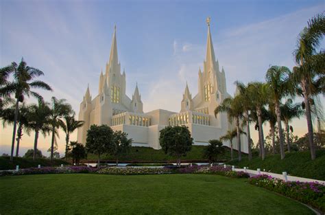 Filesan Diego Mormon Temple17 Wikimedia Commons
