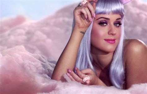 Where the grass is really greener. Katy perry california gurls video : acunla