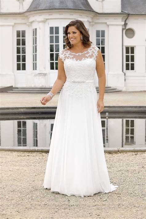Ein hochzeitskleid kauft man nicht alle tage. Hochzeitskleid Curvy #hochzeitskleidcurvy #plus size ...