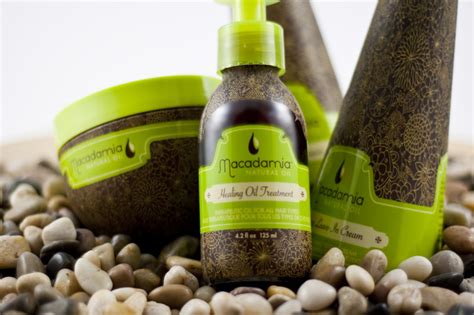 A combination of macadamia oil and argan oil along with tea tree oil, chamomile oil, aloe and oh how i was wrong to do so with this mask. A Busca da Beleza Perfeita: Novidades da Macadamia Natural Oil