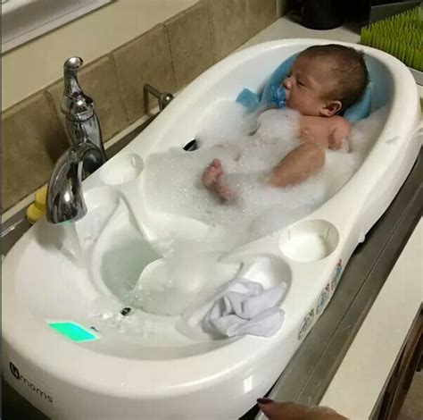 Shopping for baby bathtubs, you may see some brands that look familiar. Pin by Victoria Mayweathers on Baby BathTubs | Baby ...