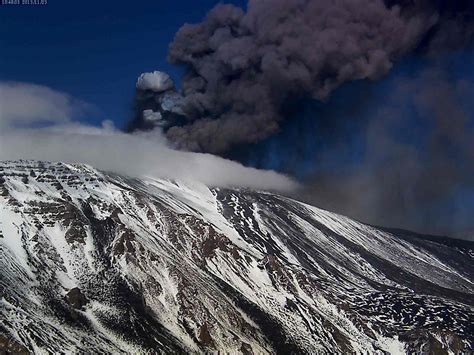 Am ätna auf sizilien mehren sich die anzeichen für einen bevorstehenden vulkanausbruch. Ätna: paroxysmaler Vulkanausbruch No. 17 | Vulkane Net ...