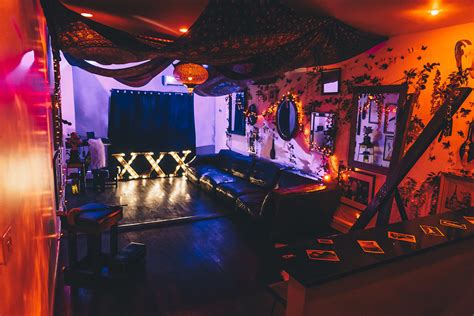 Inside Nycs Exclusive Sex Club For Hot Millennials