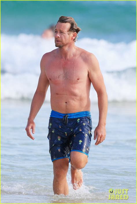 Simon Baker Goes Shirtless In Sydney Ahead Of The Mentalist Series Finale Photo 3308137