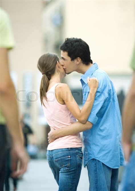 Teenage Paar Umarmt Junge Küsst Mädchen Auf Die Wange Stockfoto Colourbox