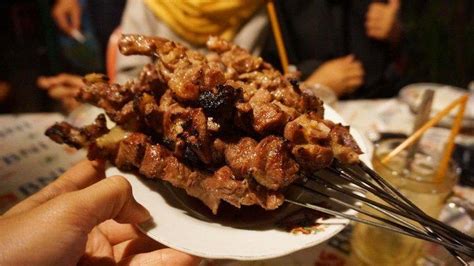Padahal ada cara agar sate kambing yang kita buat bisa empuk dan tidak berbau 'prengus'. Resep Bumbu Sate Kambing dan Sapi, Berikut Cara Membuat ...