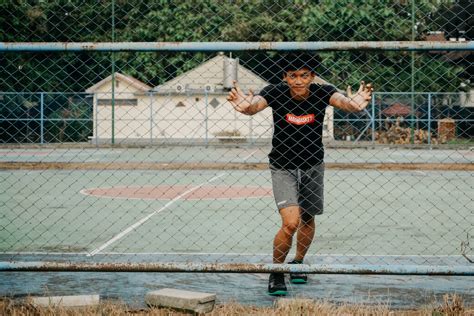 Koma serial dipakai untuk memaparkan rincian suatu unsur dalam kalimat. Bolaharam: Sebelum ke "Salary Cap" (atau Asosiasi Pemain ...