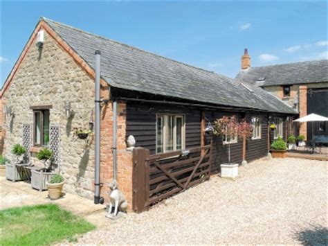 All of our staff takes pride in maintaining a healthy and friendly relationship between pets and their owners. Holiday home in Spratton, near Northampton with 2 bedrooms ...