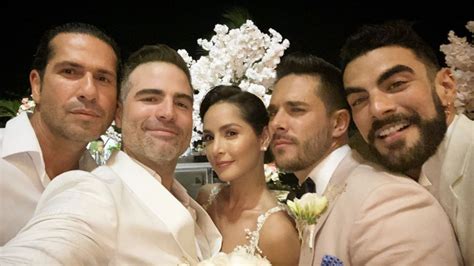 Todos Los Hombres De Carmen Villalobos Se Reunieron En Su Boda Y Esta Foto Lo Comprueba Telemundo