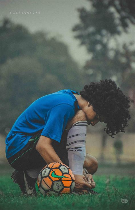 fotos gratis modelo azul fotografía césped jugador de fútbol divertido ocio pelota