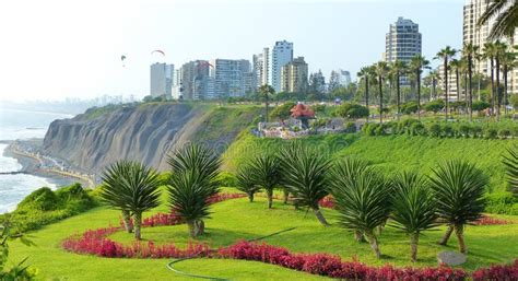 Parque Del Amor O Parque Del Amor En El Distrito De Miraflores Lima