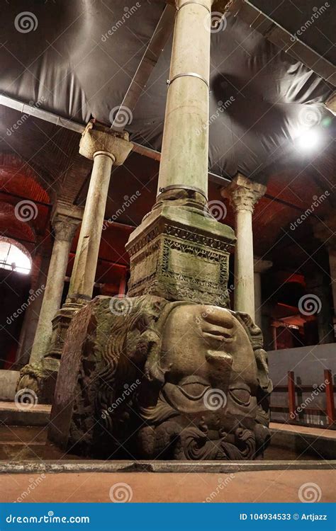 Gorgon Medusa La Cisterna Estambul Turquía De La Basílica Foto de archivo editorial Imagen de