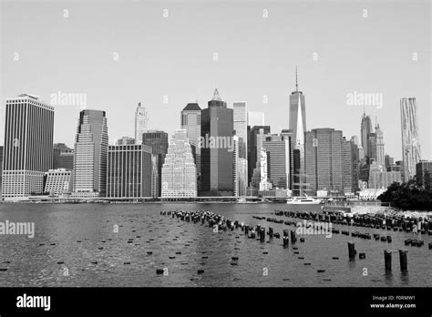 Lower Manhattan Skyline Along The East River Stock Photo Alamy