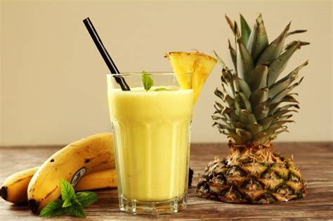 Maybe you would like to learn more about one of these? Ananas-Bananen-Shake - GuteKueche.ch