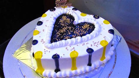 Watch short videos about #cakedecorating on tiktok. Anniversary Cake - Easy Heart Shaped Cake Decoration ...