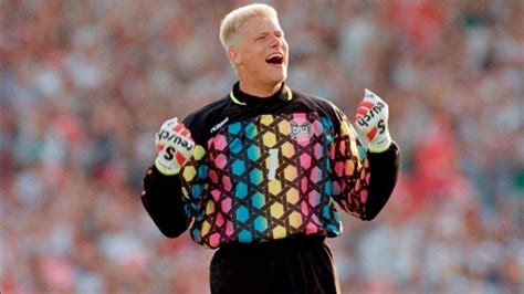 Zeer mooi vintage hummel voetbal shirt van denemarken, in dit shirt speelden ze op het ek in 1988, het shirt heeft, het shirt heef. Dit zijn de 10 lelijkste keepershirts ooit ...
