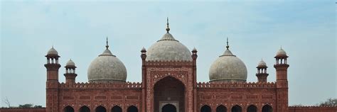 Badshahi Mosque The Largest Mosque Built During The Mughal Empire