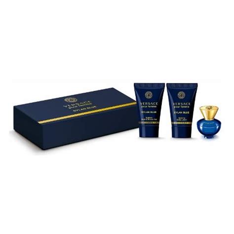 This floral fruity fragrance has a blend of black currant sorbet, granny smith apple, clover, shisolia, eglantine rose, petalia, rosyfolia and jasmine. Buy Versace Dylan Blue Pour Femme 3Pcs Mini Gift Set For ...