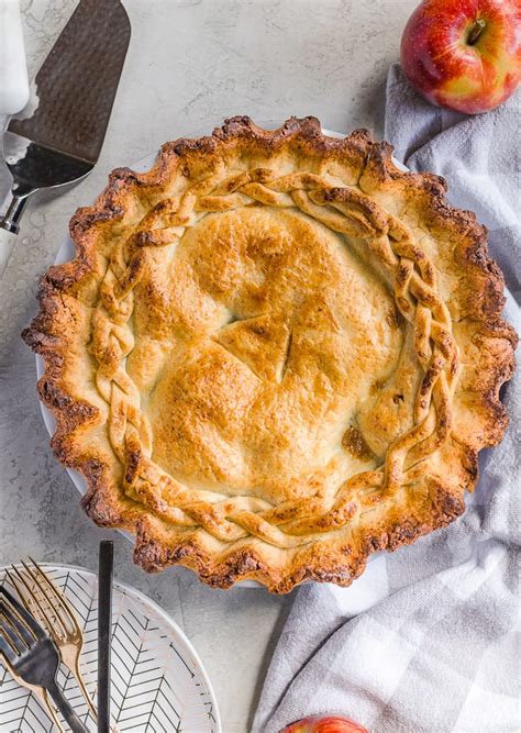 Light and flaky crust, tender spiced apple filling and baked to golden perfection. Homemade Apple Pie Recipe - EASY from Scratch {VIDEO}