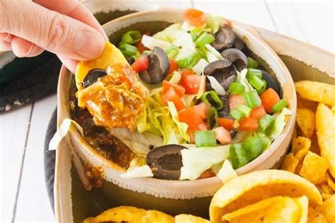 Fritos, shredded lettuce and sour cream on top of the chili tastes very nice. Pin by Karen Mills on desserts | Chili dip, Taco chili ...