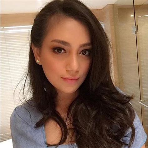 Celine evangelista was born in the middle of millennials generation. Biodata Dan Profil Celine Evangelista - Biodata Artis