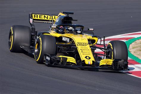 F1 La Renault Rs 18 Se Montre En Action à Barcelone