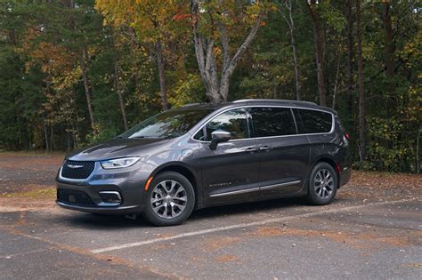 The Chrysler Pacifica Hybrid Is The Only Minivan Eligible For Us Tax